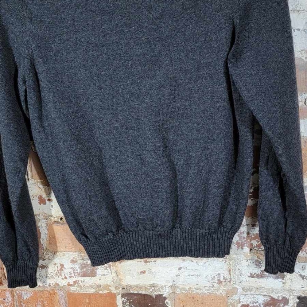 Parisian Works Gray Crewneck Sweater with Ribbed Cuff and Fine Knit Texture